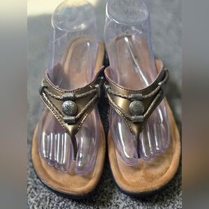 Minnetonka Silverthrone Women Flip Flop Sandals SZ 8 Silver Aztec Tribal Western